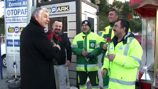 Sarıyer Belediye Başkanı Şükrü Genç, Dünya Kadınlar Günü'nde karanfil dağıttı