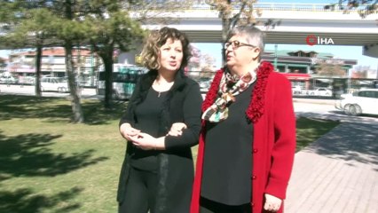 Her şeye rağmen mutlu olarak kanseri yenmek istiyor