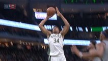 Giannis with monster dunks in Bucks win