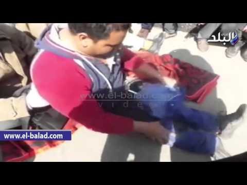 صدى البلد | منسق وقفة المعاقين يخلع البنطلون أمام مجلس النواب