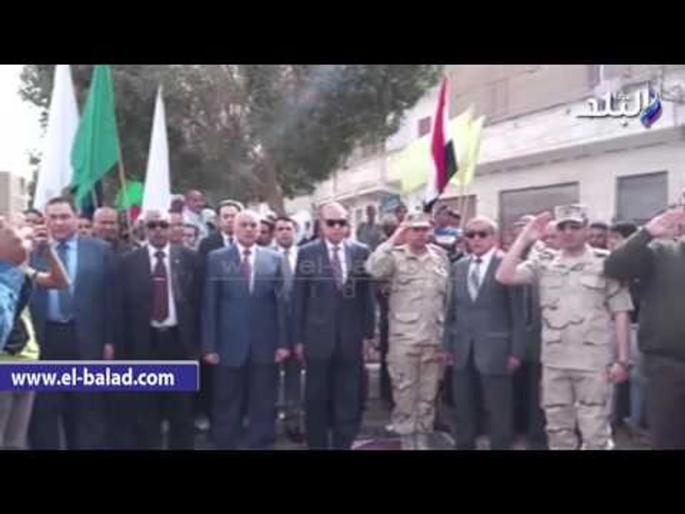 صدى البلد |  الهجان يضع إكليل من الزهور على النصب التذكاري لشهداء معركة البارود بقنا