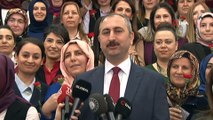 Adalet Bakanı Abdulhamit Gül: 'Kadın birey olduğu için haklara doğuştan sahiptir ve kadının arkasında bir erkeğin olmadığına, kadının arkasında hukukun olduğuna inanıyorum. Kadın arkasında hukuk ve adalet olduğu için güçlüdür'