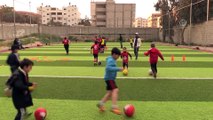 Gazzeli çocuklar geleceğin yıldız futbolcuları olmanın hayalini kuruyor - GAZZE