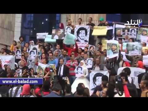صدى البلد | وقفة احتجاجية على سلالم النقابة للتنديد بحبس الصحفيين
