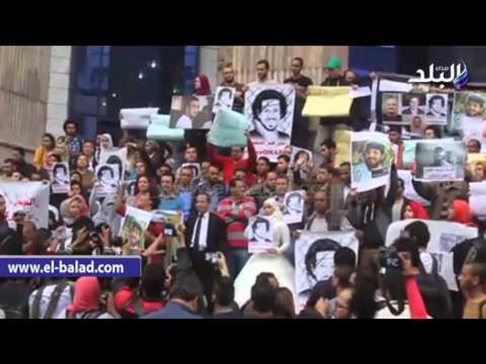 صدى البلد | وقفة احتجاجية على سلالم "النقابة" للتنديد بحبس الصحفيين