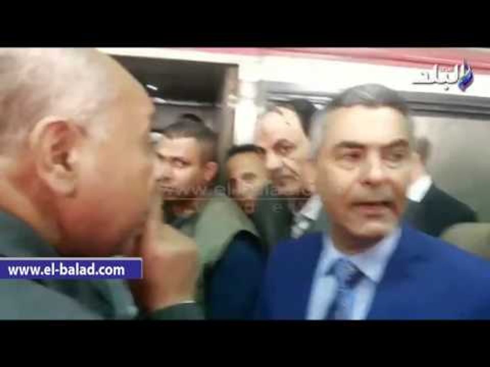 صدى البلد |وزير النقل يلتقي المواطنين بمحطة سيدي جابر بالإسكندرية.. وينتقد توقف العمل بـ"المول"