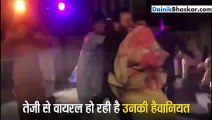 पार्टी में महिला के साथ जानवरों जैसा सलूक करते लड़कों का वीडियो वायरल