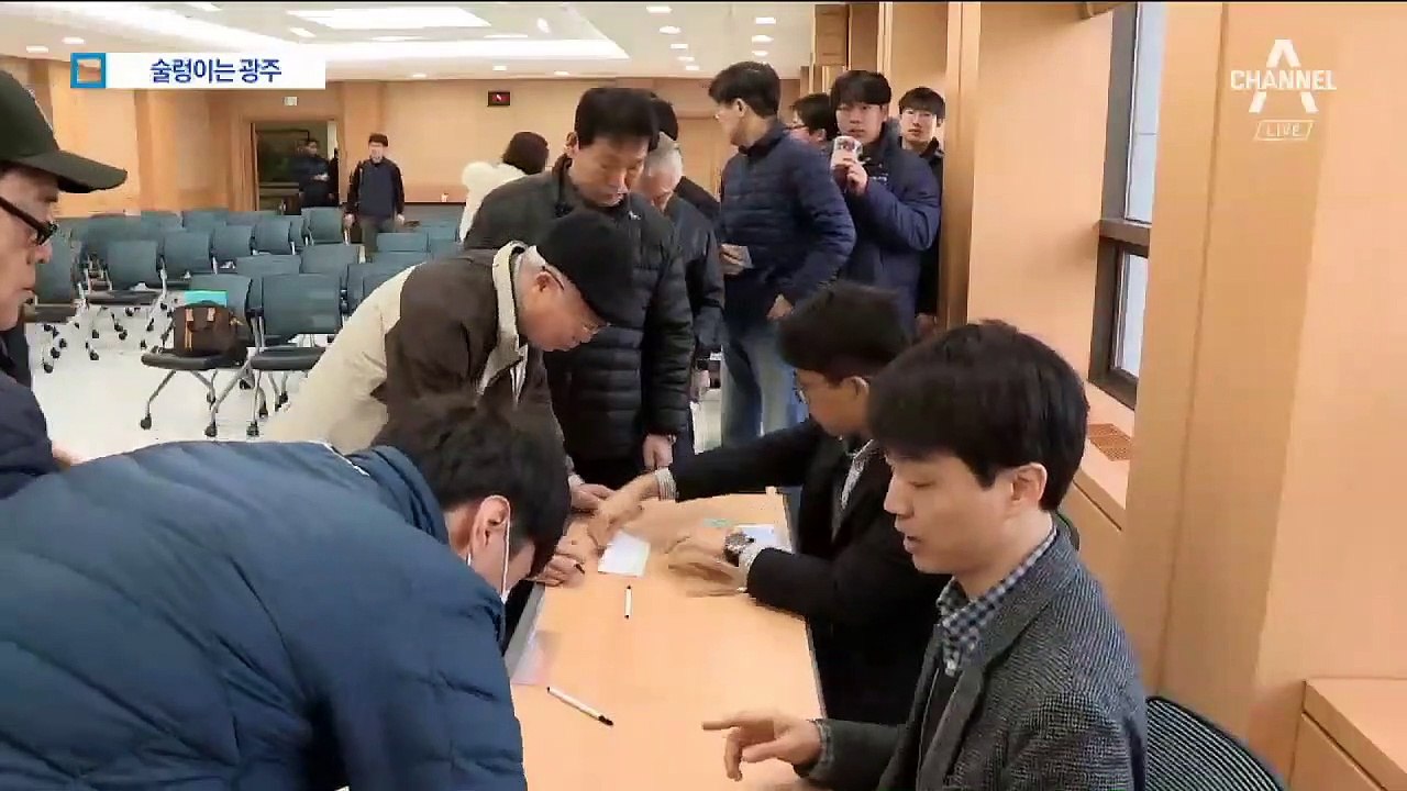 전두환, 퇴임 후 첫 광주 방문…재판 방청권 추첨