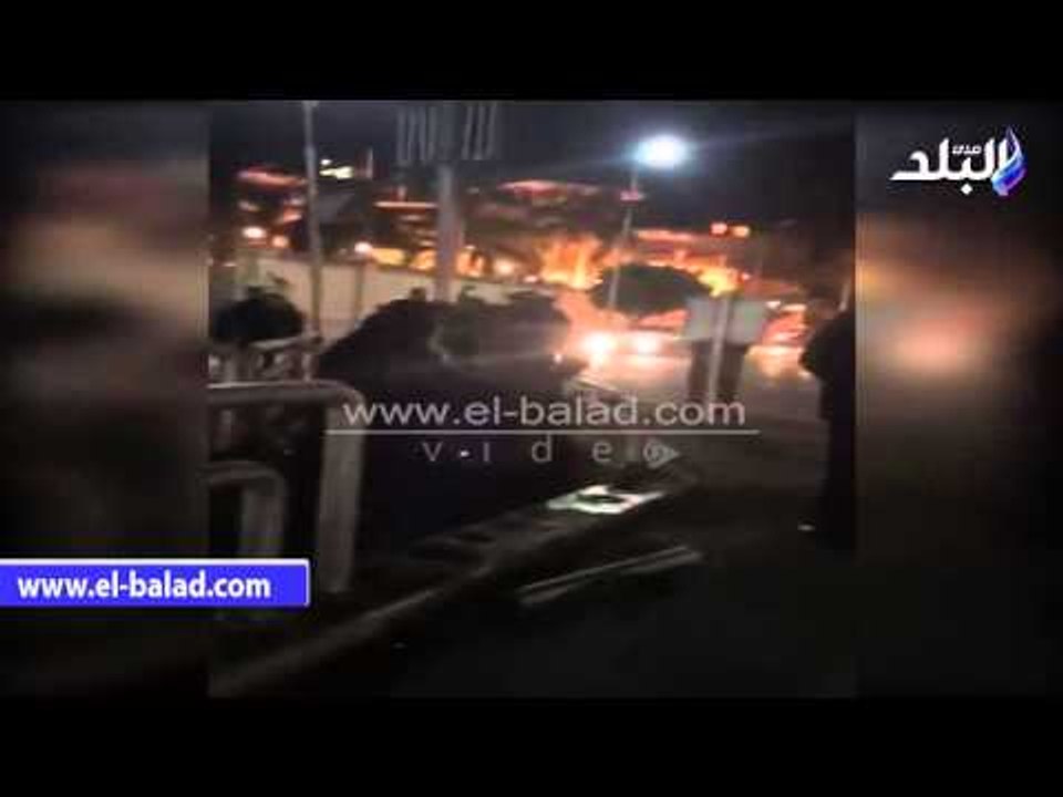 صدى البلد |  انقلاب سيارة داخل نفق للمشاة بمصر الجديدة
