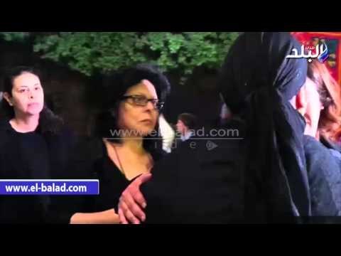 صدى البلد | وصول دلال عبدالعزيز وإسعاد يونس وسميرة أحمد لعزاء حسن مختار