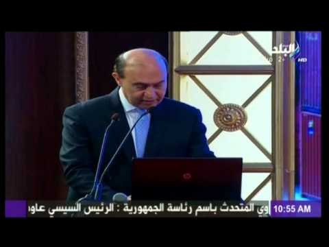 الفريق ايهاب مميش يقدم عرض توضيحى لمشروع تنمية محور قناة السويس وقناة السويس الجديدة