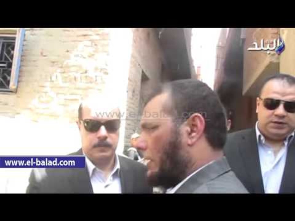 صدى البلد | محافظ الفيوم لوالد شهيد الارهاب بسيناء :"ابنك شرف مصر كلها"