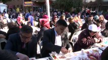 Binali Yıldırım ve Fatih Belediye Başkan Adayı Turan, vatandaşlarla sokak kahvaltısında buluştu