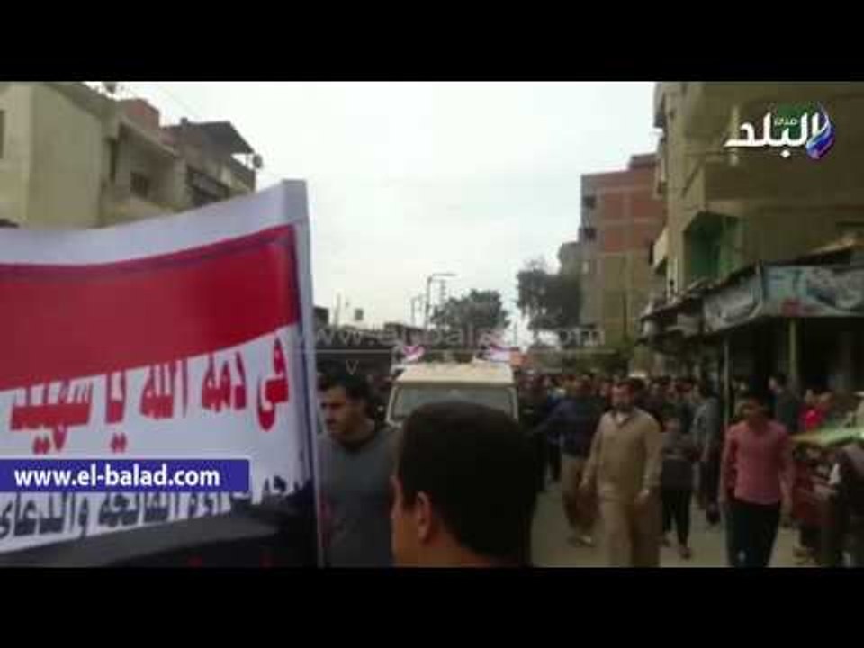 صدى البلد |   الآلاف من أهالى "شها" بالدقهلية يشيعون جثمان شهيد سيناء