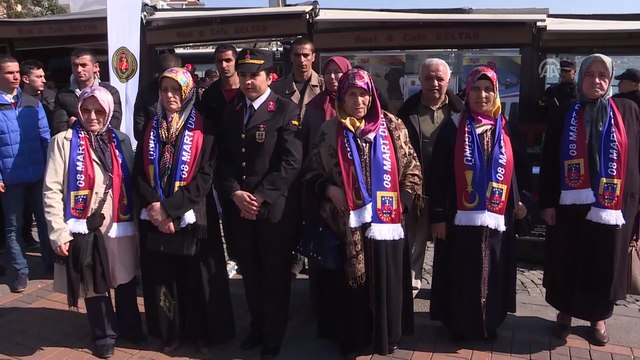 8 Mart Dünya Kadınlar Günü - Kadın Astsubaylar 15 Temmuz Şehitler Köprüsü'nde etkinlik düzenledi - İSTANBUL