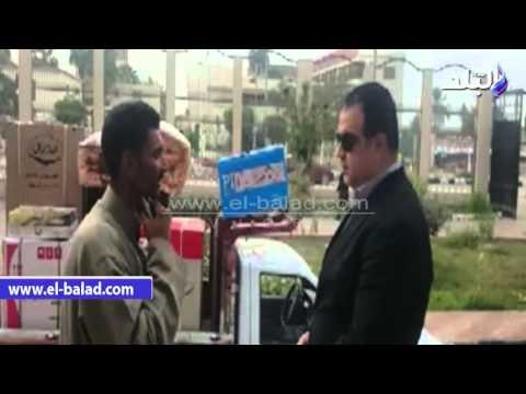 صدى البلد | في لفته إنسانية.. محافظ الفيوم يُسلم مواطن احتياجات نجلته للزواج