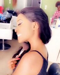 Queen Biz s'affiche très attirante avec son nouveau tatouage