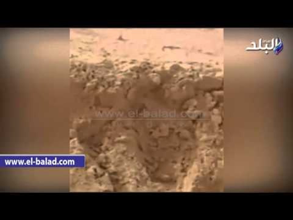 صدى البلد |  رهبان الدير المنحوت بالفيوم يستأنفون بناء السور بعد ساعات من إزالته