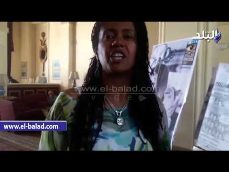 صدى البلد | جلوفر" يتجول فى غرب الاقصر.. وزوجته لـ"صدى البلد": "أشعر بالأمان في مصر"