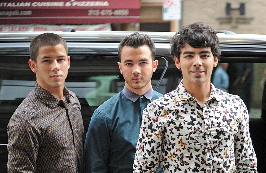 Who broke up the Jonas Brothers?