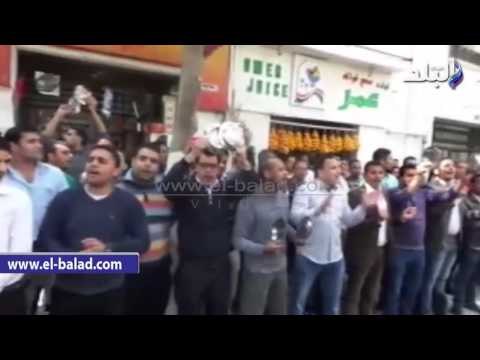 صدى البلد | نائبان يشاركان في وقفة حملة الماجستير ويهتفان: «إن غدًا لناظره قريب»