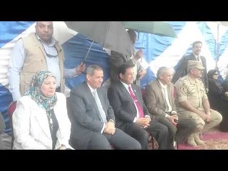 صدى البلد | "الحرس الخاص" يرفع الشمسيات لوزير التربية والتعليم ومحافظ الغربية لحمايتهما من الأمطار