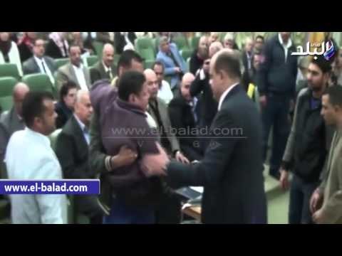 صدى البلد | أبو زيد يوزع 5 كراسي متحركة لحالات انسانية من ذوى الاحتياجات الخاصة بمطروح