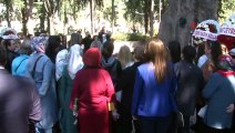 Ayşen Zeybekci'den Zübeyde Hanım'ın anıt mezarına çelenk