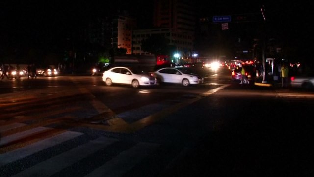 베네수엘라, 대규모 정전 사태 '혼란'...마두로, 배후로 미국 지목 / YTN