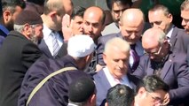 AK Parti İstanbul Büyükşehir Belediye Başkan Adayı Binali Yıldırım, cuma namazını Fatih Camisi'nde kıldı - İSTANBUL