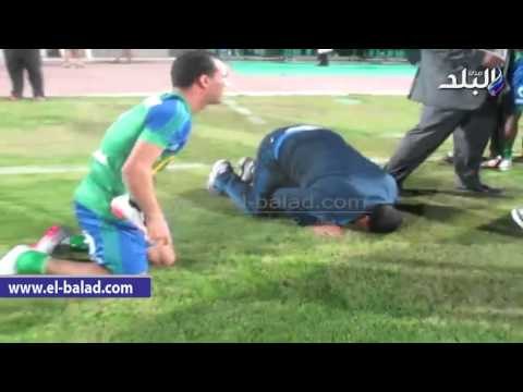 صدى البلد | جلال يسجد شكرا لله على صعود المقاصة لدور الـ16 المكرر بالكونفدرالية