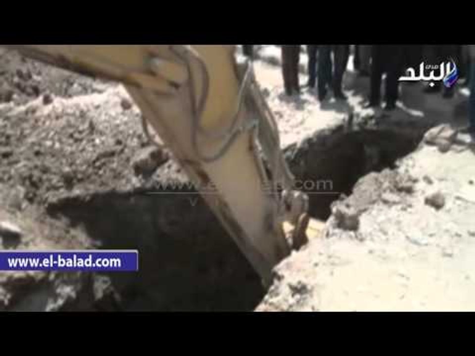 صدى البلد | محافظ أسيوط يتفقد الهبوط الجزئي بمدخل كوبري الشادر