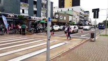 Semáforo e faixa elevada em frente à catedral são ativados