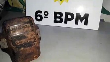 Tornozeleira eletrônica é encontrada em terreno na Av. Carlos Gomes