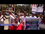 صدى البلد | العشرات يتظاهرون أمام القائد إبراهيم احتفالا بذكرى تحرير سيناء ودعم قرارات 
