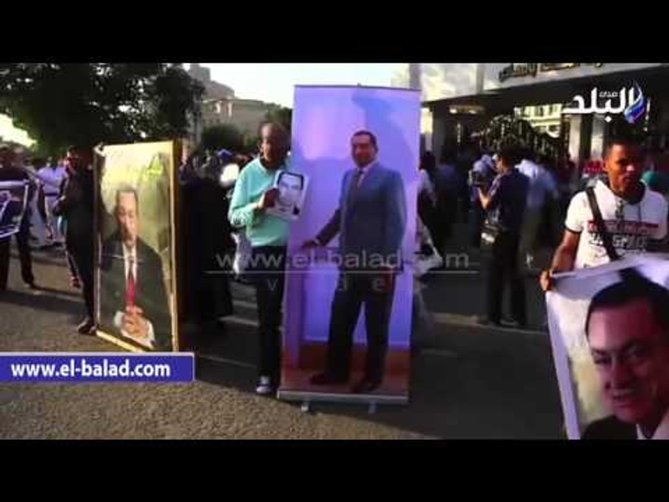 صدى البلد | أنصار مبارك يتجمعون أمام المعادى العسكرى احتفالا بتحرير سيناء