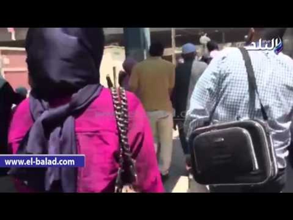 صدى البلد | زحام على رصيف محطة مترو "المرج" واستياء بين الركاب لتأخر القطار