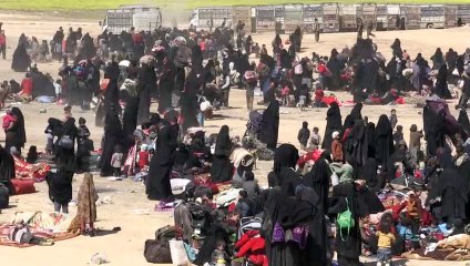 نساء خارجات من الباغوز يتوعدن بـ"فتوحات" جديدة لتنظيم الدولة الإسلامية