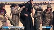 Syrie : une ancienne esclave sexuelle de l'Etat islamique brûle son voile après avoir fui les jihadistes