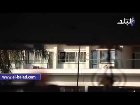 صدى البلد | مبارك يلوح لمؤيديه من شرفة المستشفى.. وأنصاره: بنحبك يا ريس