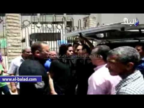 صدى البلد | شيرين وجدي تشيع جثمان والدها