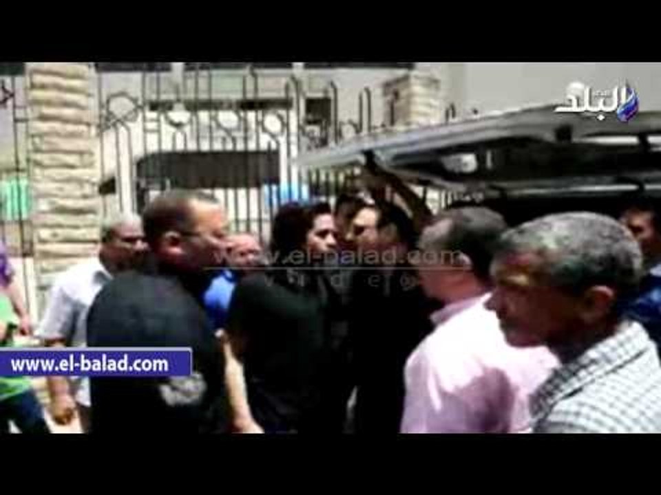 صدى البلد | شيرين وجدي تشيع جثمان والدها