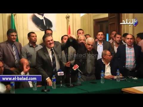 صدى البلد | أنصار البدوى يتجمعون امام مقر الحزب بالتزامن مع مؤتمر الهيئة العليا لـ الوفد