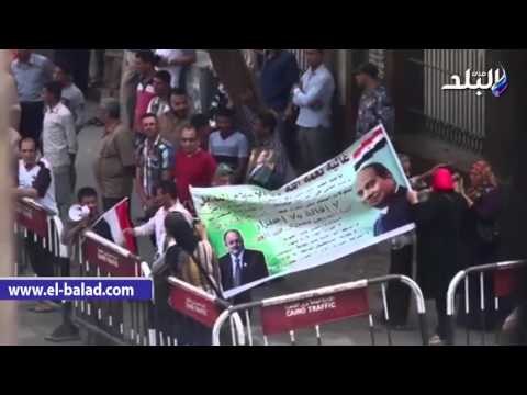 صدى البلد | مجهولين يتظاهرون أمام النقابة وسط هتافات معادية للصحافة