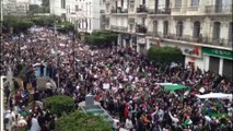 Des milliers de personnes manifestent à Alger contre la candidature d'Abdelaziz Bouteflika