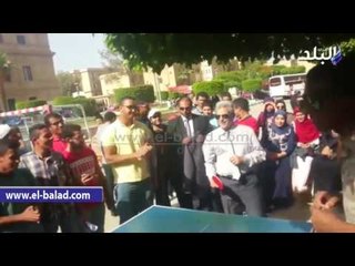 صدى البلد | رئيس جامعة القاهرة يلعب تنس طاولة مع وكيل كلية تجارة