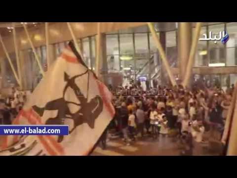 صدى البلد | وايت نايتس يسبّ الأهلي خلال استقبالهم يد الزمالك بمطار القاهرة