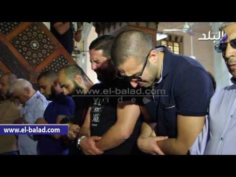 صدى البلد | الحزن يخيم على جنازة أقارب أبو لبن وسط حضور الفنانين