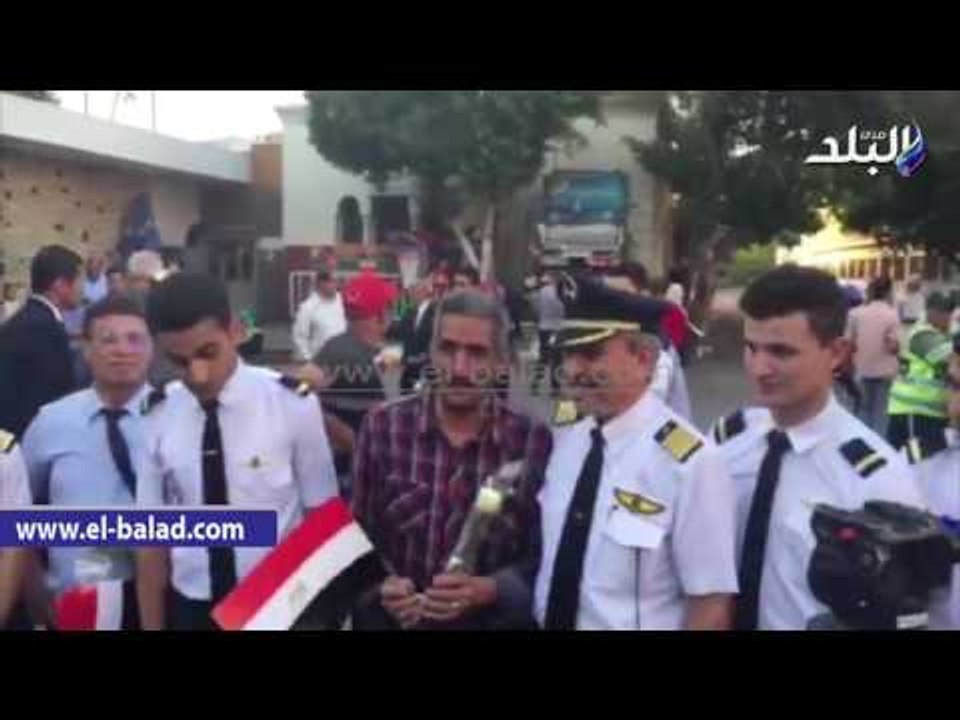 صدى البلد | تجمع المواطنين أمام النادي الأهلي للخروج بمسيرة لتأبين ضحايا الطائرة المنكوبة‎