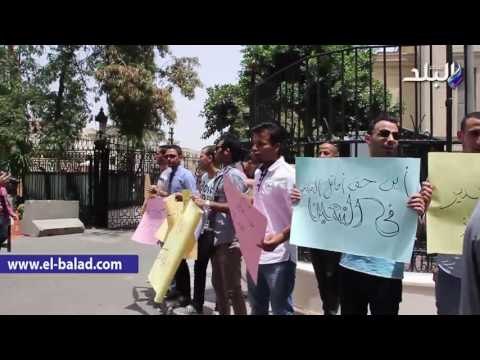 صدى البلد | أوائل الجامعات دفعة 2014 يتظاهرون أمام البرلمان للمطالبة بالتعيين